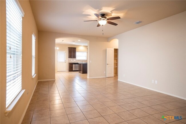 Building Photo - 433 Stonebrook Dr