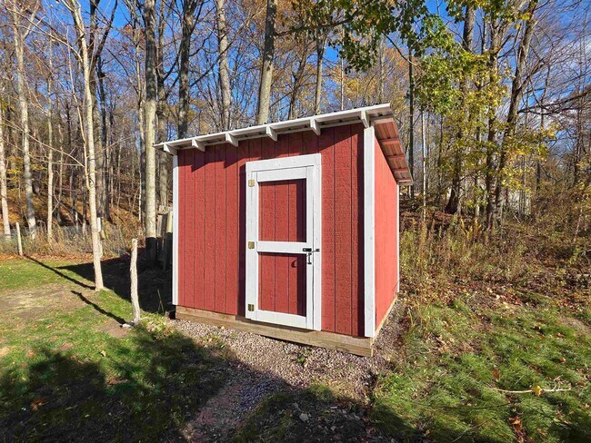 Foto del edificio - 4 Rock Point Rd