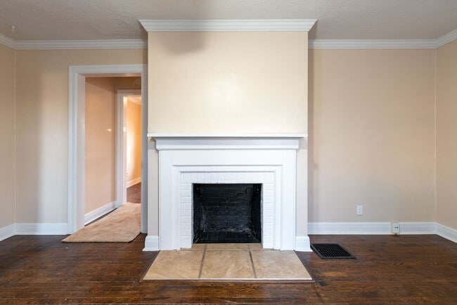 Building Photo - 1714 E McDaniel St