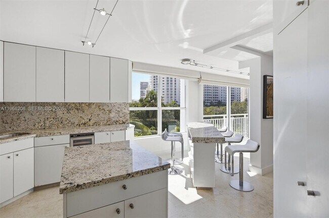 Building Photo - 613 Ocean Dr