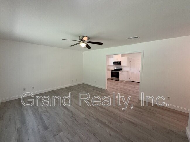 Foto del edificio - 6733 Applegate St