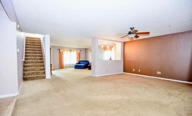 Foto del edificio - SPACIOUS 2 STORY HOUSE