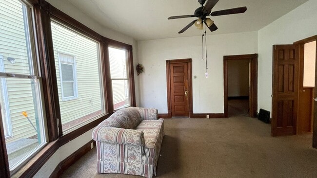 Building Photo - Downstairs - 1 Bedroom 1 Bath Apt