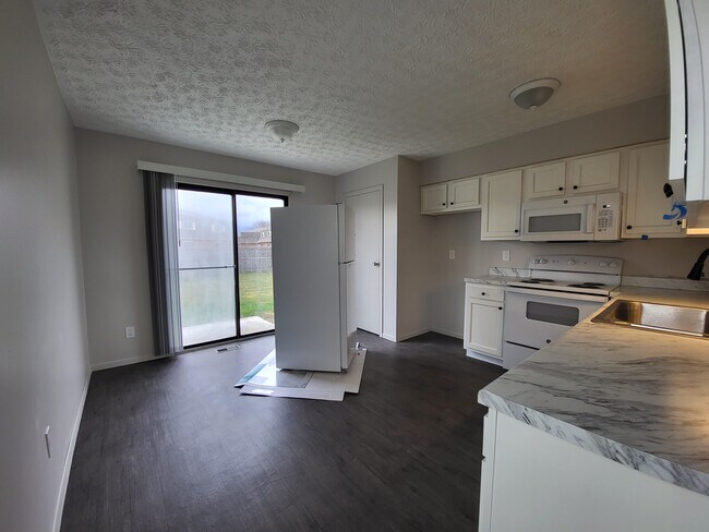 Building Photo - 2500 Thimbleberry Rd