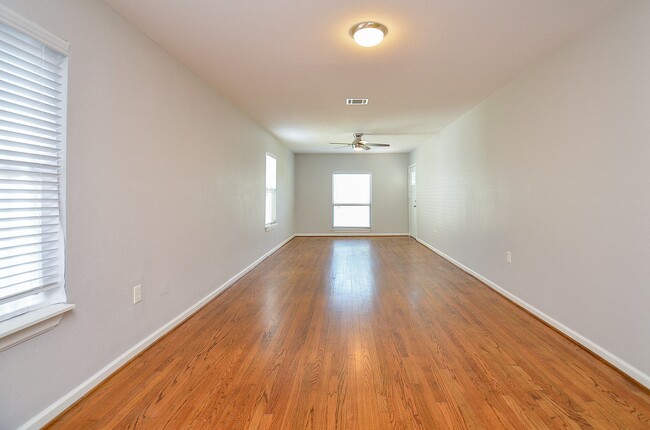 Foto del edificio - 8153 Lenore St