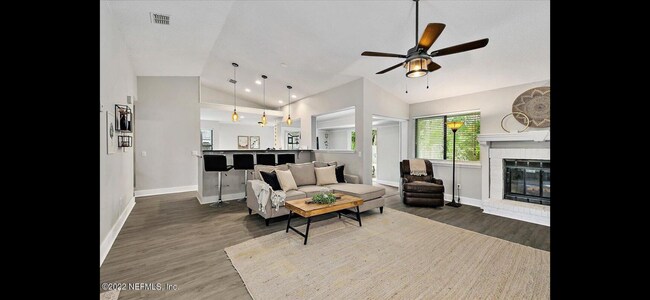 Building Photo - 2124 Aztec Dr W