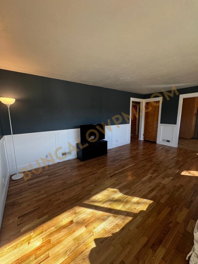 Building Photo - 2507 Lewis Ave