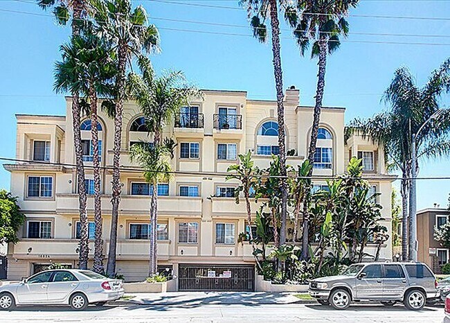 Foto del edificio - 10824 Bloomfield St