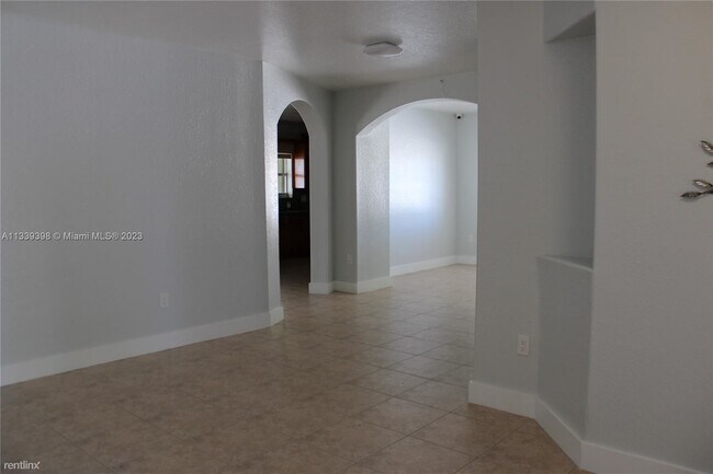 Building Photo - 4 br, 2.5 bath House - 5204 SW 159th Ct