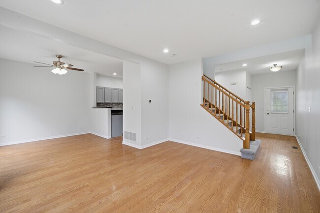 Building Photo - 611 Lakeridge Ct