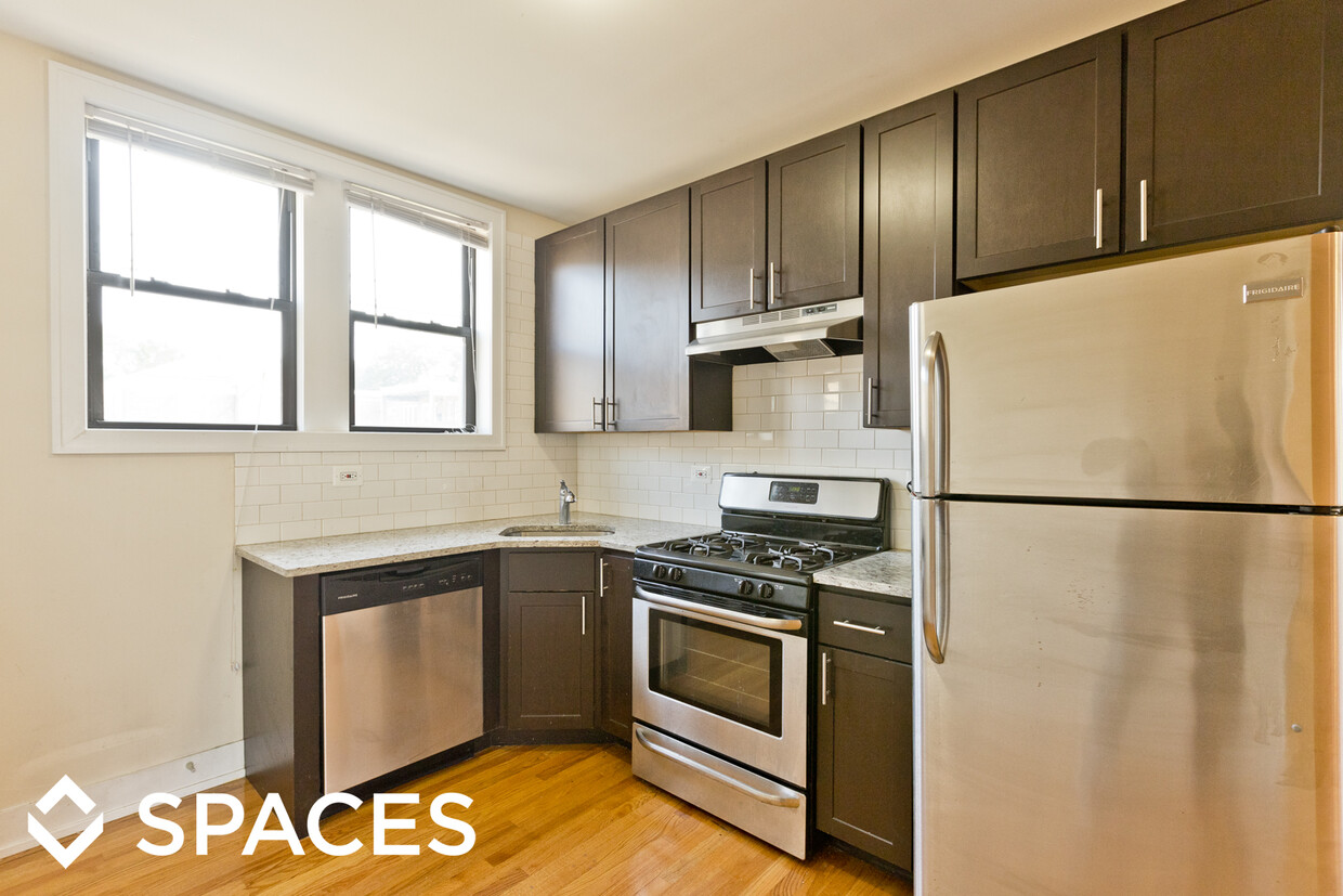 Primary Photo - 2617 W Berwyn Ave