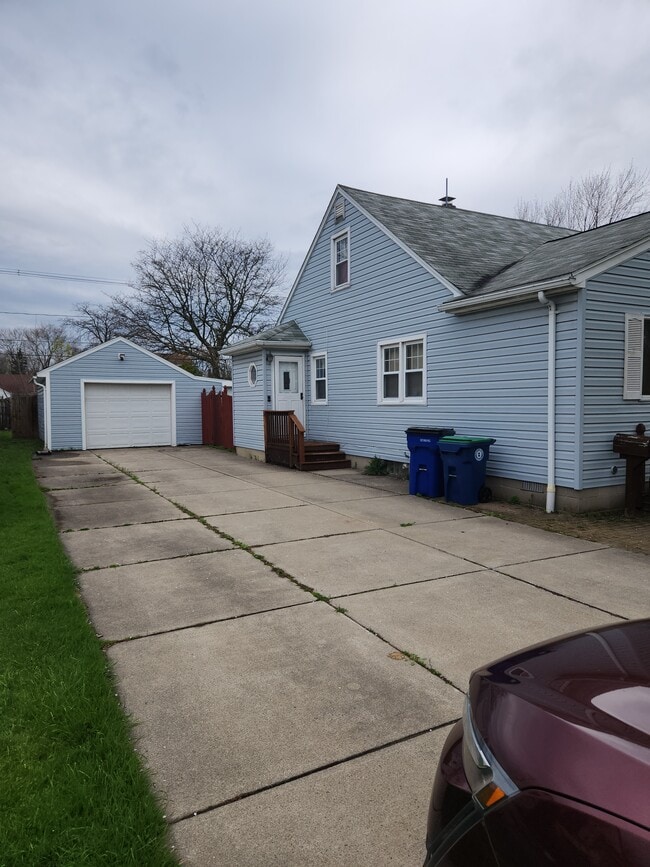 Building Photo - 258 Windermere Blvd