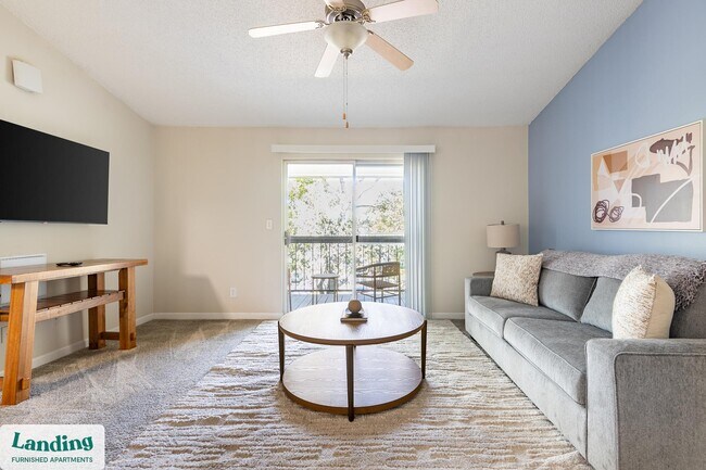 Foto del edificio - 1000 Palm Pl Dr NE