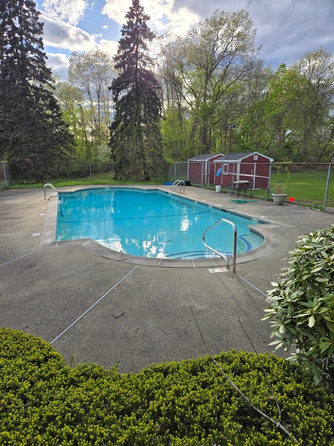 Building Photo - 10 Myles Standish Dr