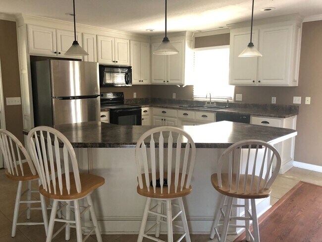 Building Photo - Martin Heights Subdivision -