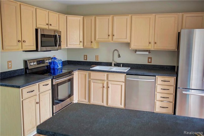 Foto del edificio - 1285 Edgebrook Dr