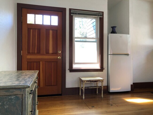 Kitchen - 2733 Russell St