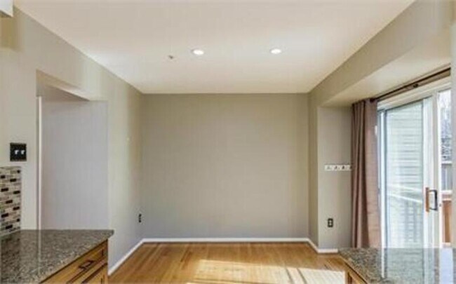 Foto del edificio - 7681 Blueberry Hill Ln