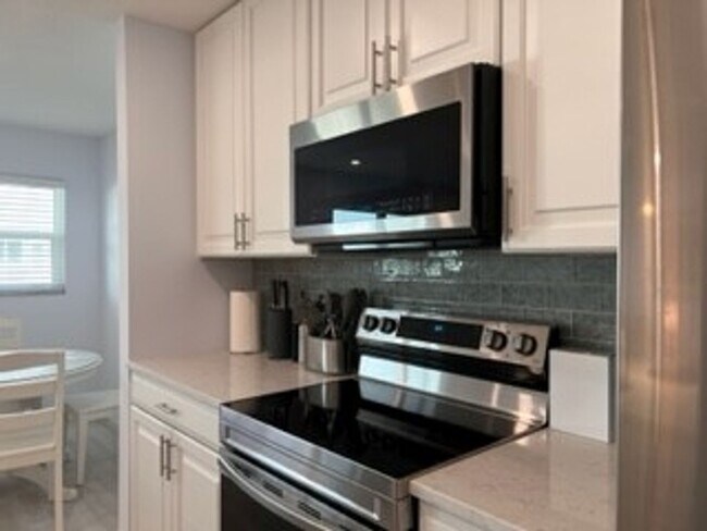 Foto del edificio - VENICE ISLAND - Condo with Canal View and Beach Access!