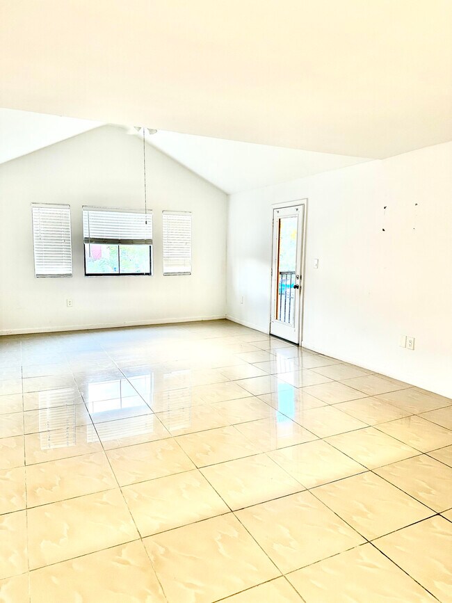Building Photo - 10440 SW 156th Ct