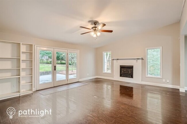 Foto del edificio - 455 Huntington Dr, Alpharetta, GA, 30004