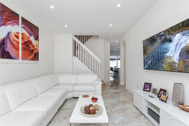 Foto del edificio - 5622 NW 112th Ct