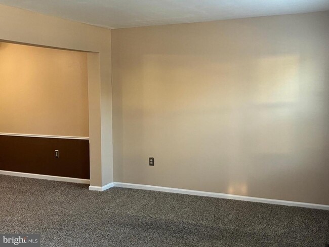 Building Photo - 448 Windsor Dr