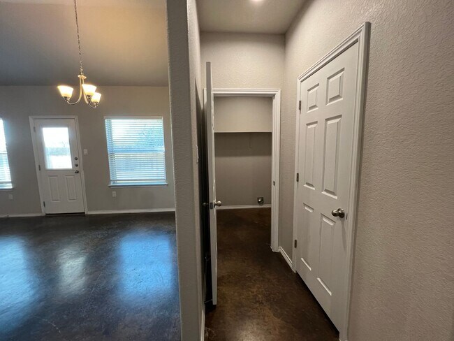 Foto del edificio - Luxury 3/2 Duplex in Seguin, Texas