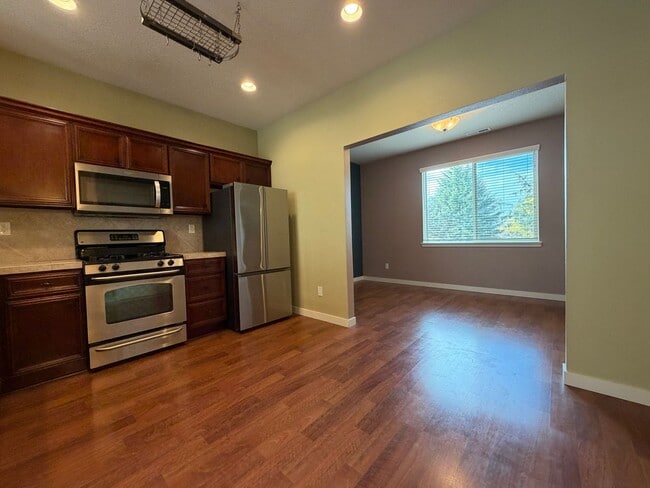 Building Photo - **50% OFF DECEMBER'S RENT** Sophisticated ...