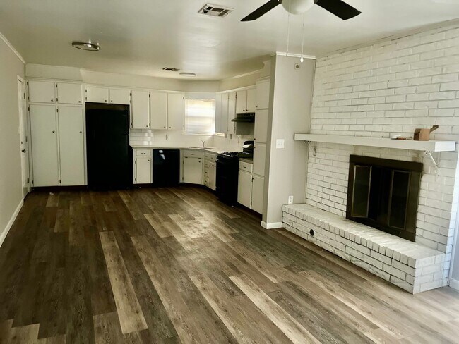Foto del edificio - Beautiful 4 Bedroom 2 Bath home