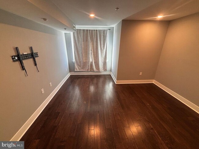 Building Photo - 3255 Ridge Ave