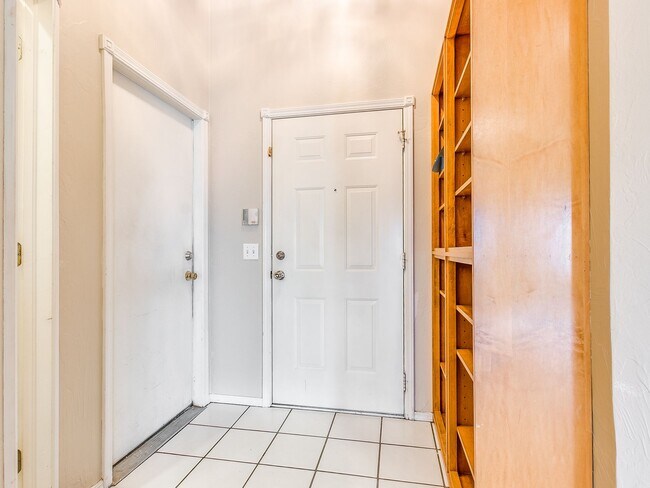 Foto del edificio - 400 W 10th St