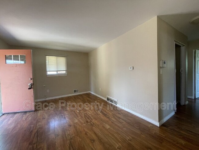 Building Photo - 1580 Taft St