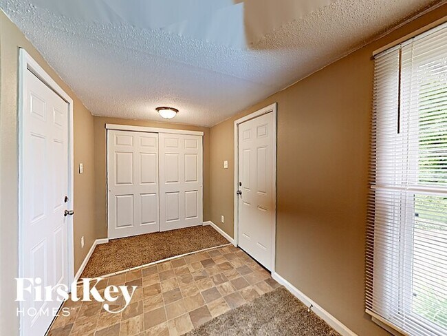 Building Photo - 6680 Foxshire Dr