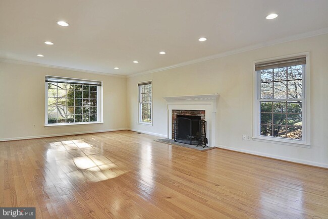 Building Photo - 10121 Donegal Ct