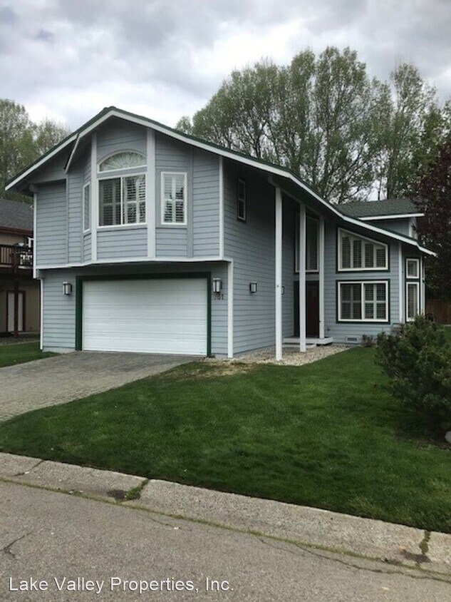 Primary Photo - 4 br, 2.5 bath House - 751 Lassen Dr.