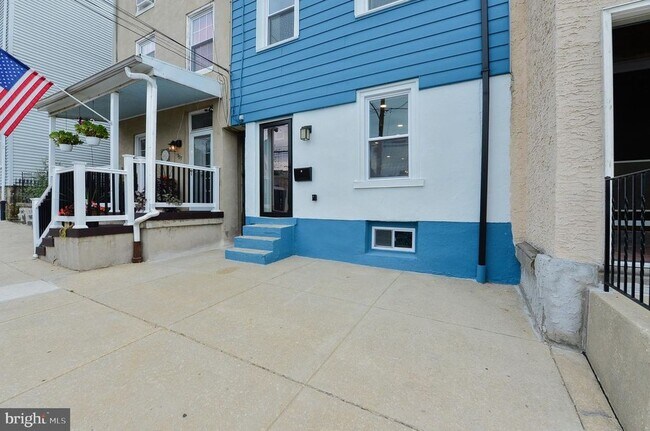 Building Photo - 135 Markle St