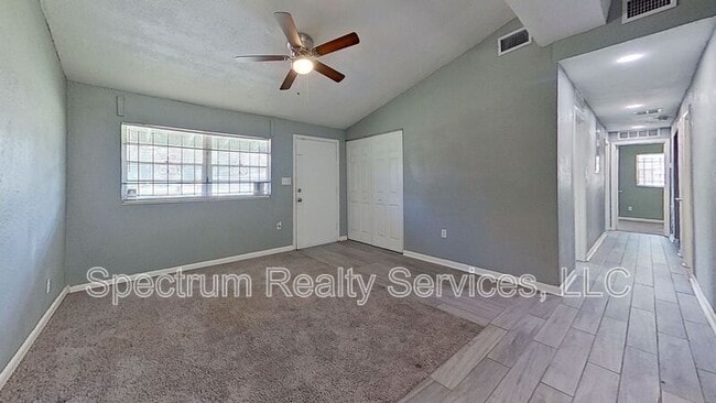 Building Photo - 9276 Greenleaf Rd