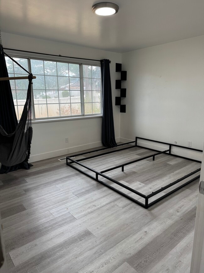 Building Photo - 883 E Sego Lily Dr