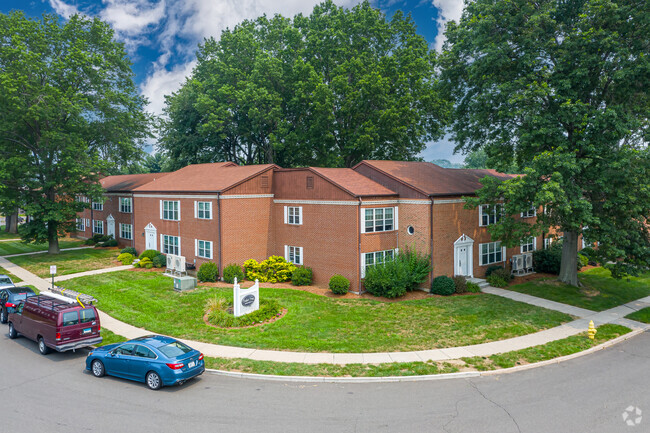 Building Photo - Robert Treat Apartments