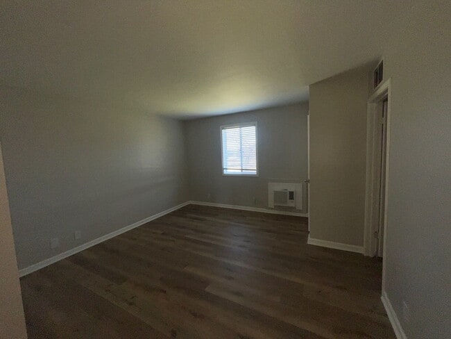 Interior Photo - Forty West