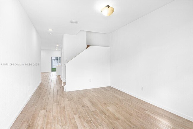 Building Photo - 823 SE 18th St