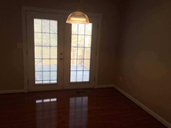 Building Photo - 3 br, 2.5 bath House - 4818 Middlesex Drive