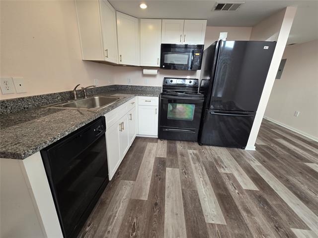 Building Photo - 5111 Manett St