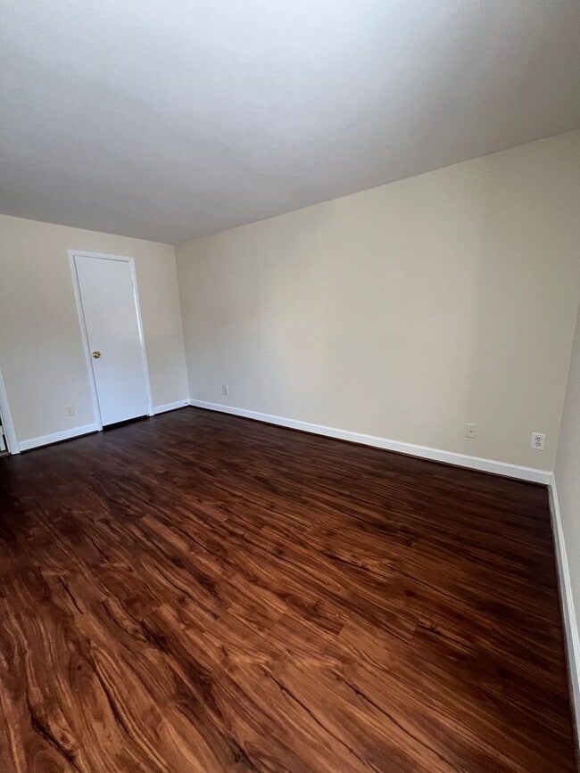 Foto del edificio - 2 BEDROOM 2 BATH CONDO WITH ALL UTILITIES ...