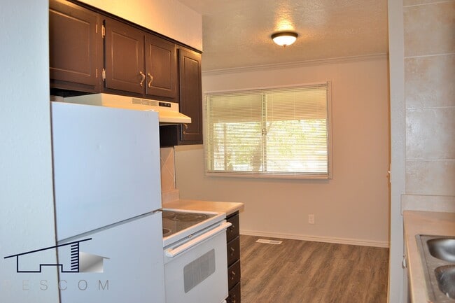 Building Photo - 1014 7th St