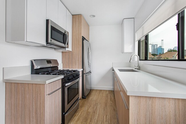 Building Photo - 1949 Park Grove Ave