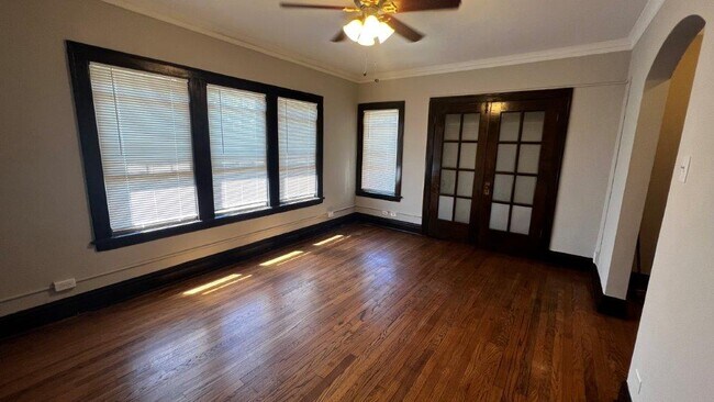 Building Photo - 600 Elgin Ave