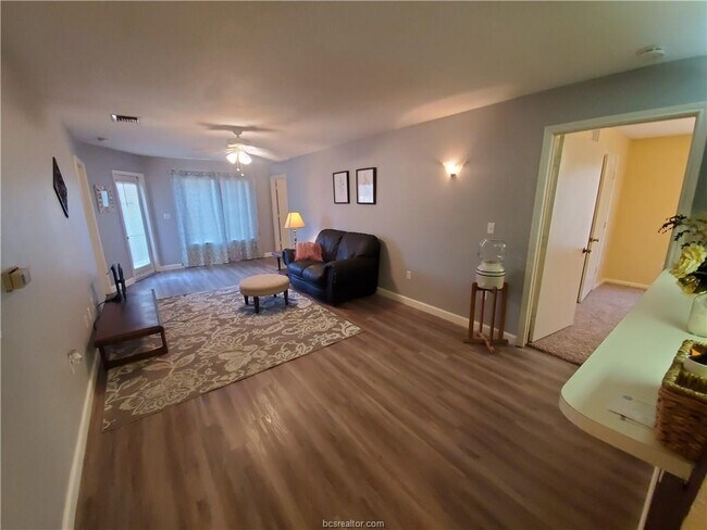 Foto del edificio - 523 Southwest Pkwy