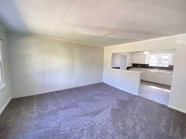 Foto del edificio - 4 bedroom ranch style hom